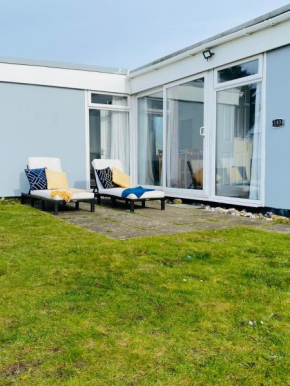 Delightful chalet, overlooking estuary!